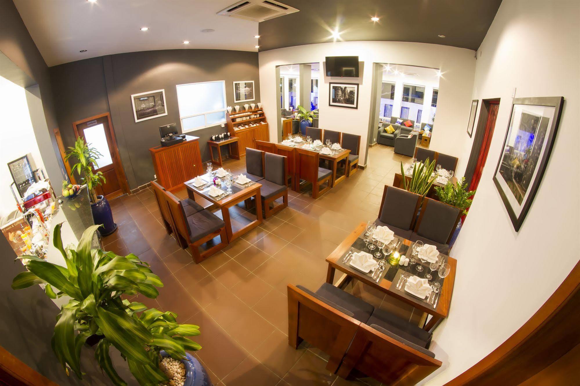 The Blue Corner Boutique Hotel بنوم بنه المظهر الخارجي الصورة