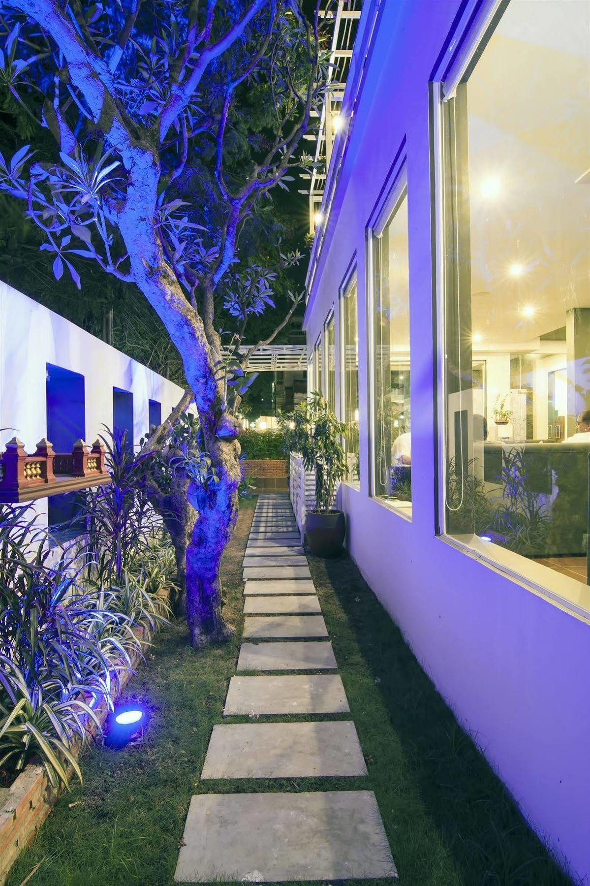 The Blue Corner Boutique Hotel بنوم بنه المظهر الخارجي الصورة