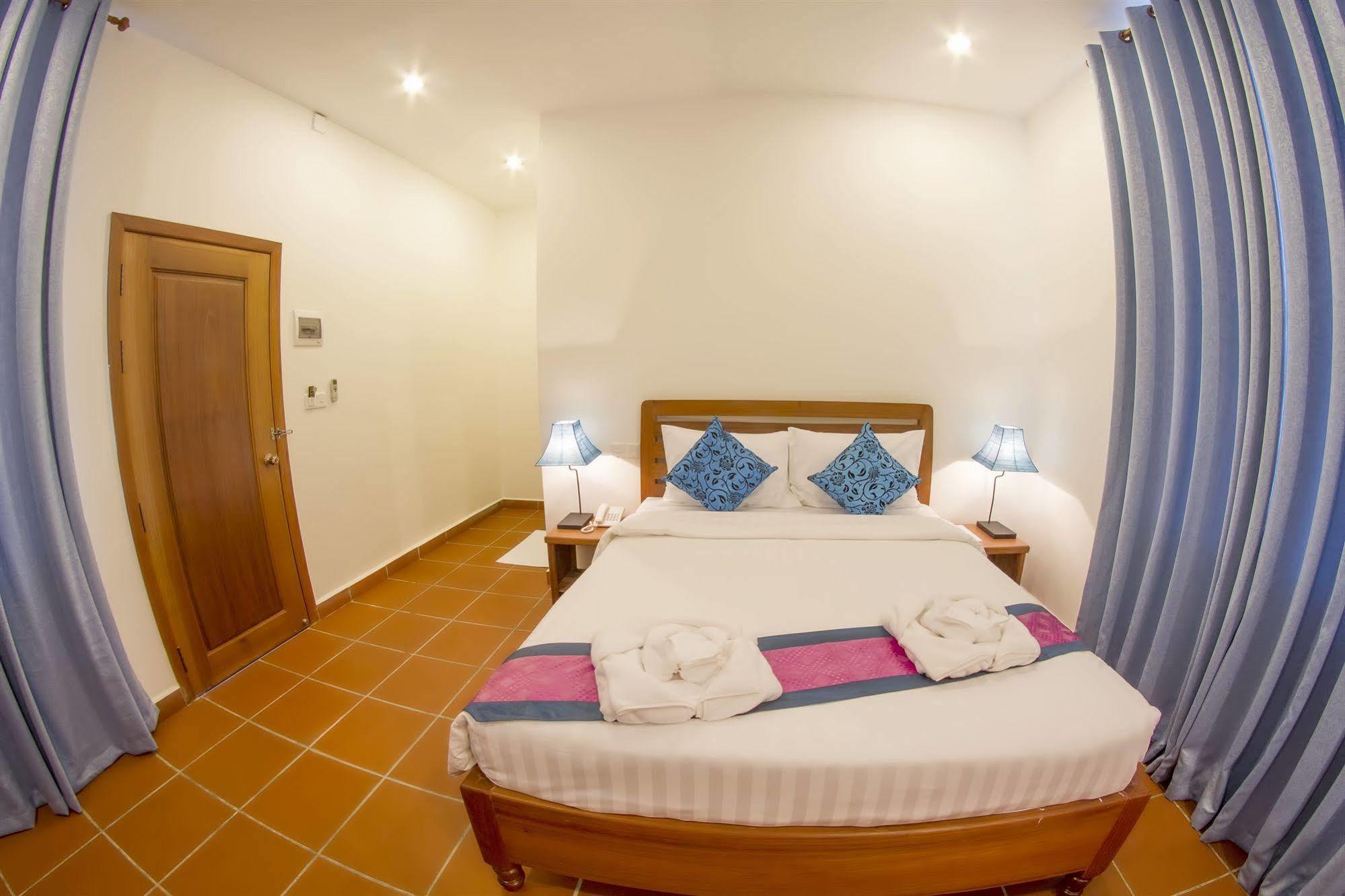 The Blue Corner Boutique Hotel بنوم بنه المظهر الخارجي الصورة