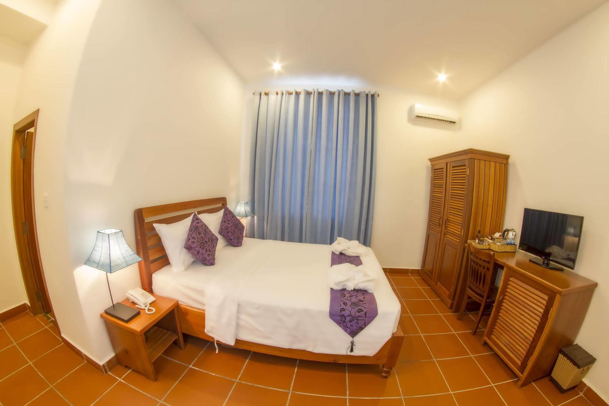 The Blue Corner Boutique Hotel بنوم بنه المظهر الخارجي الصورة