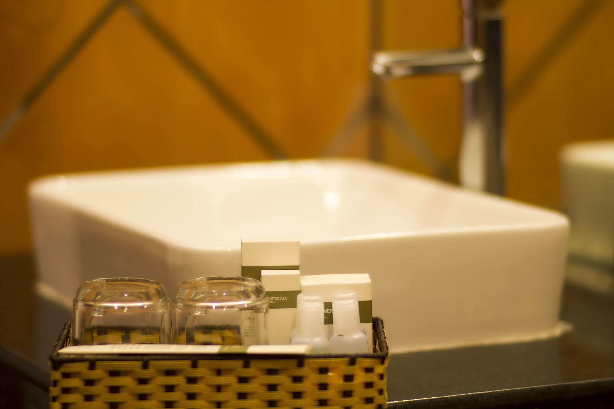 The Blue Corner Boutique Hotel بنوم بنه المظهر الخارجي الصورة