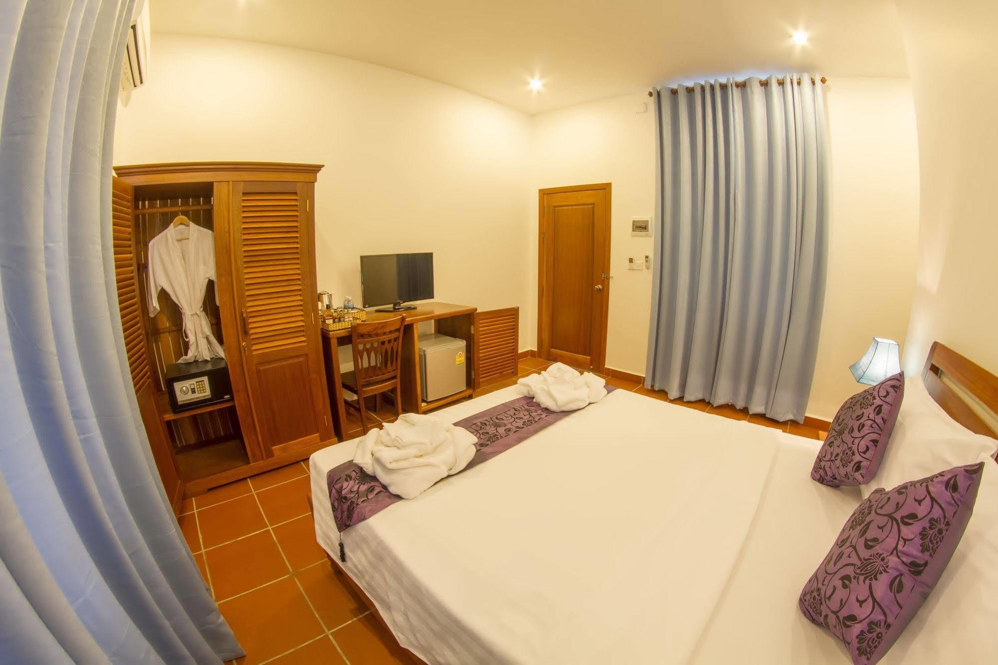 The Blue Corner Boutique Hotel بنوم بنه المظهر الخارجي الصورة