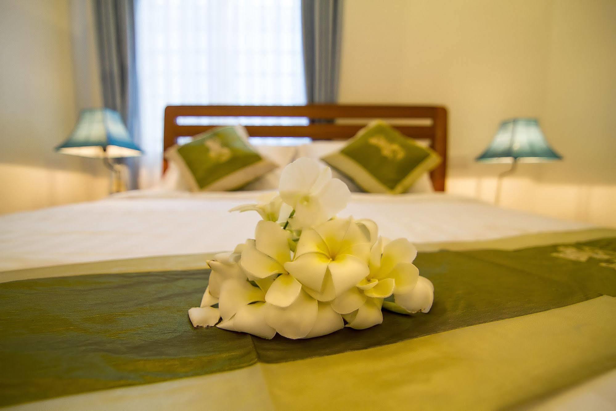 The Blue Corner Boutique Hotel بنوم بنه المظهر الخارجي الصورة